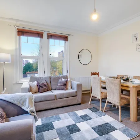 3 Bedroom And 1 Bathroom In Mountfield With Parking Apartment *