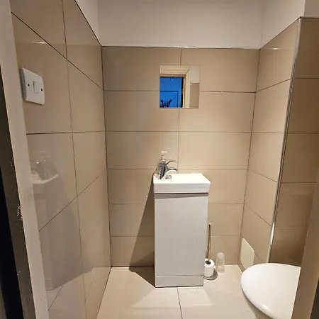 E14 Guest house London