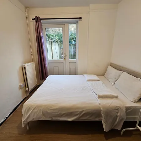 Guest house E14 London