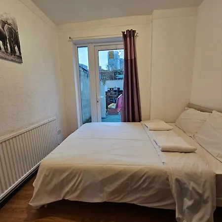 E14 Guest house *