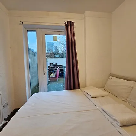E14 Guest house London