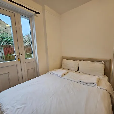 Guest house E14 London