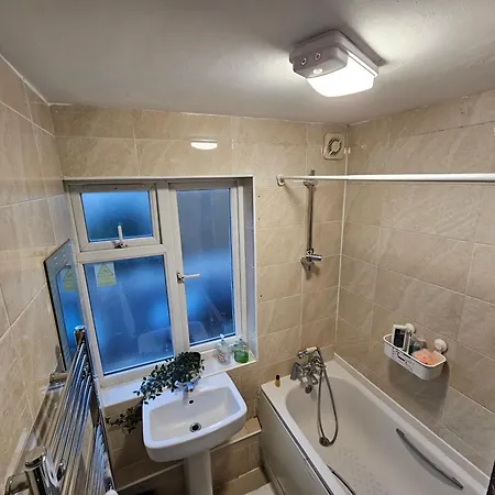 Guest house E14 London