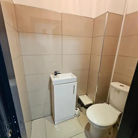 E14 Guest house