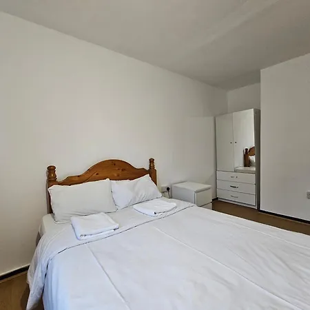 E14 Guest house London
