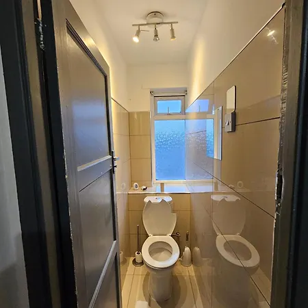 Guest house E14 London