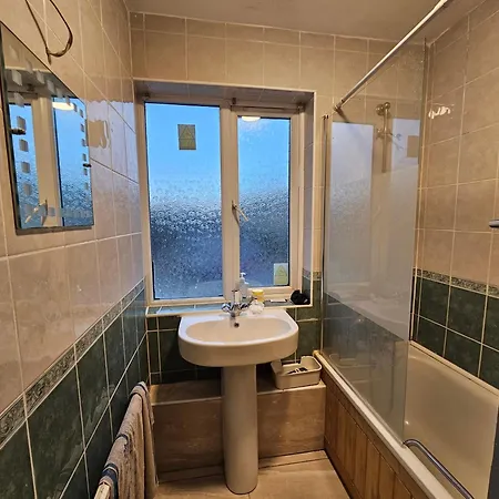 E14 Guest house