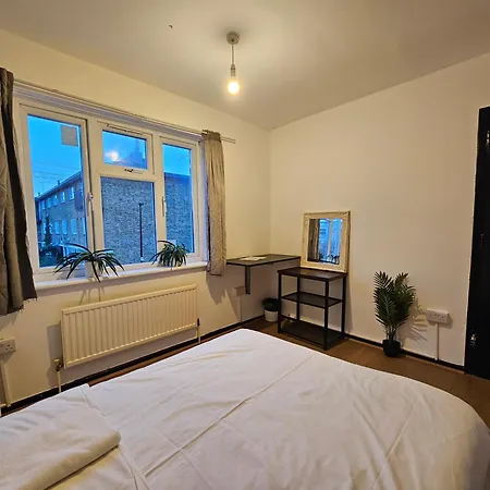E14 Guest house London