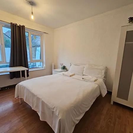 E14 Guest house London