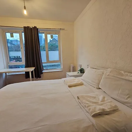 Guest house E14 London