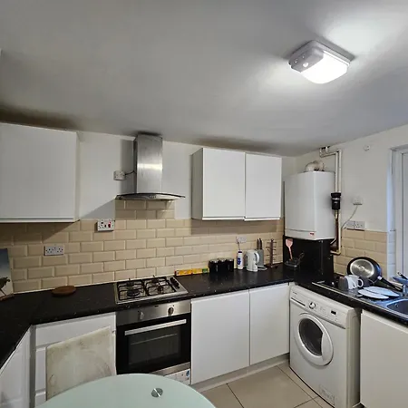 Guest house E14 London
