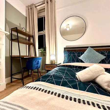 Delux Near Centre * London