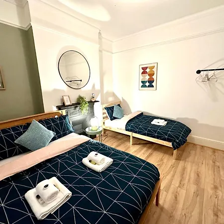 Delux Near Centre * London