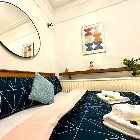 Delux Near Centre Homestay *
