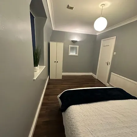 Charming 1 Bedroom Flat With Living In Kings Cross, St Pancras No Lift *
