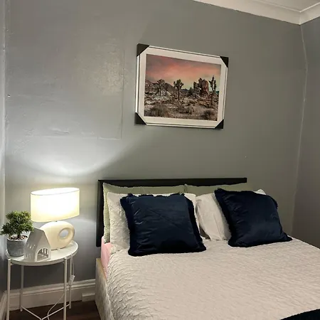 Charming 1 Bedroom Flat With Living In Kings Cross, St Pancras No Lift Appartement Londen