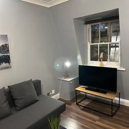 Charming 1 Bedroom Flat With Living In Kings Cross, St Pancras No Lift Londen