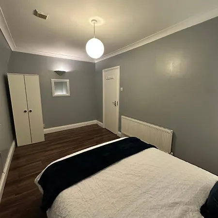 Charming 1 Bedroom Flat With Living In Kings Cross, St Pancras No Lift