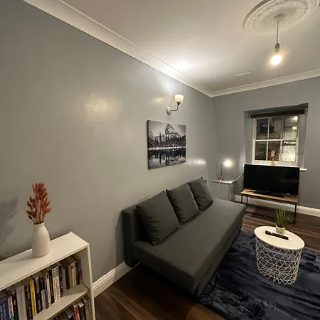 Charming 1 Bedroom Flat With Living In Kings Cross, St Pancras No Lift Appartement Londen