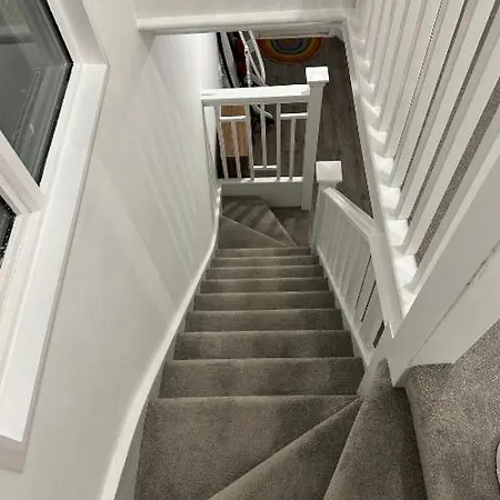 Homestay Elevateyourstays In Golders *