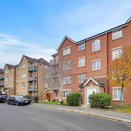 Velvet Escape, A Stylish 2-bedroom London Getaway - Sleeps 6 Apartment Dagenham