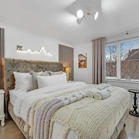 Apartment Velvet Escape, A Stylish 2-bedroom London Getaway - Sleeps 6