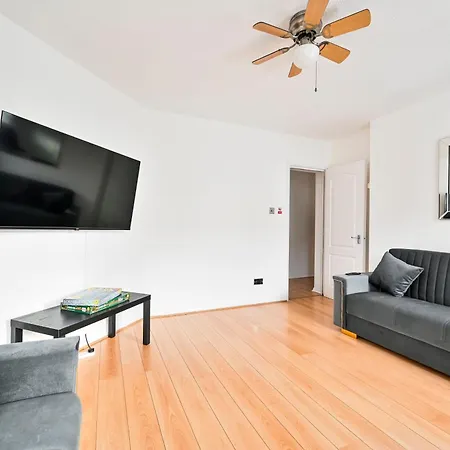 Perfect 1-Bed E15, Sleeps 5, 1 Min From Tube Station, Near Westfields Apartment London