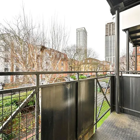Perfect 1-Bed E15, Sleeps 5, 1 Min From Tube Station, Near Westfields Apartment *