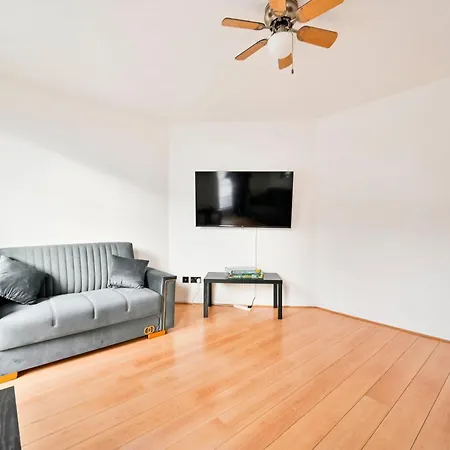 Perfect 1-Bed E15, Sleeps 5, 1 Min From Tube Station, Near Westfields * London