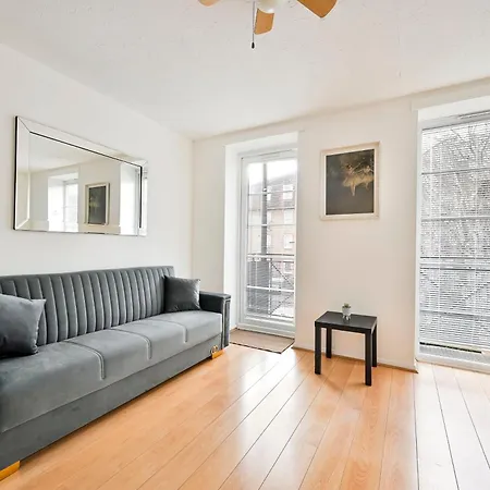 Perfect 1-Bed E15, Sleeps 5, 1 Min From Tube Station, Near Westfields London