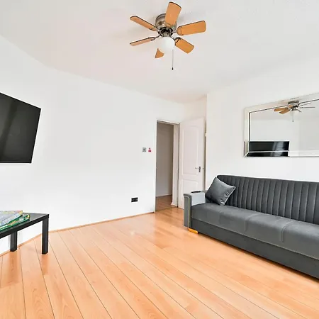 Apartment Perfect 1-Bed E15, Sleeps 5, 1 Min From Tube Station, Near Westfields