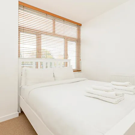 Apartment Lovely 2br Flat W Balcony, Golders Tube 5min *