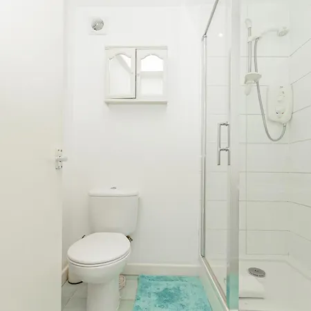 Apartment Lovely 2br Flat W Balcony, Golders Tube 5min