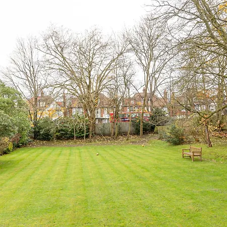 Apartment Lovely 2br Flat W Balcony, Golders Tube 5min