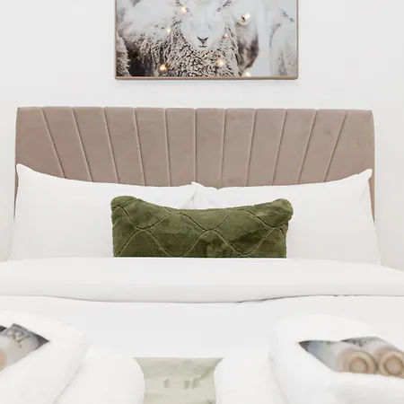 Classy 2br Btw Wimbledon & Streatham, 10 Min Tube