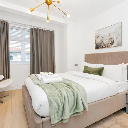 Classy 2br Btw Wimbledon & Streatham, 10 Min Tube