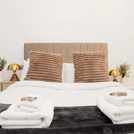 Classy 2br Btw Wimbledon & Streatham, 10 Min Tube *