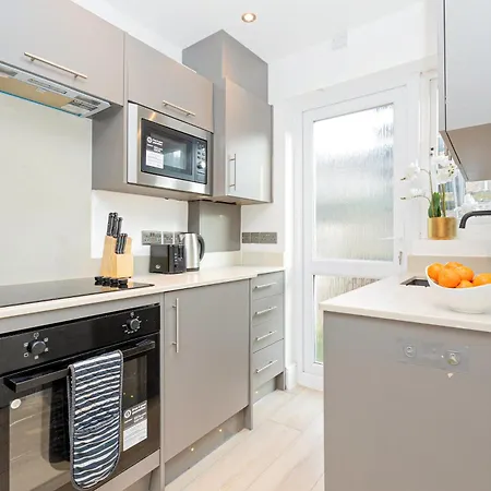 Apartment Classy 2br Btw Wimbledon & Streatham, 10 Min Tube
