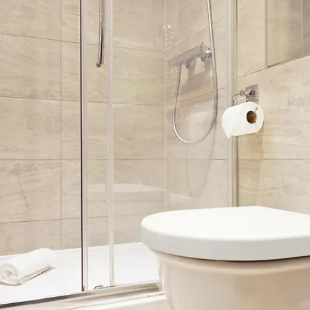 Grand In Apartment Feltham