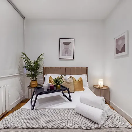 Grand In Apartment Feltham