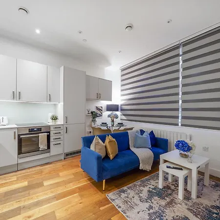 Grand In Apartment