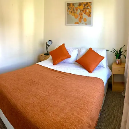 Private 2 Beds Flat Canada Water