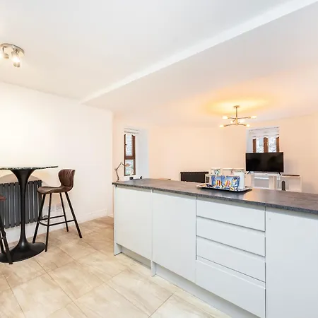 Modern 1 Bedroom North *