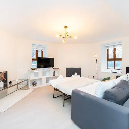 Modern 1 Bedroom North *