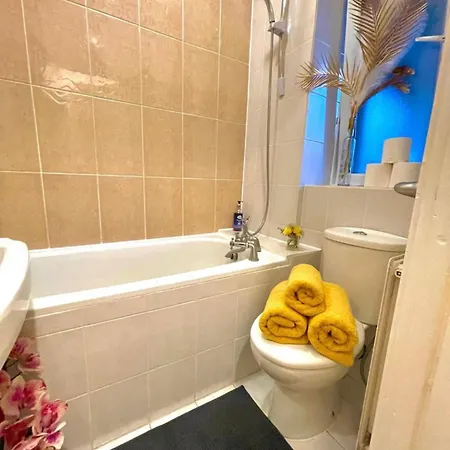 2 Bed Flat Near To Tower Bridge