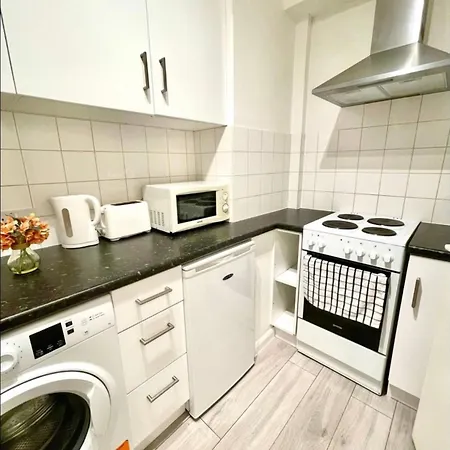2 Bed Flat Near To Tower Bridge *