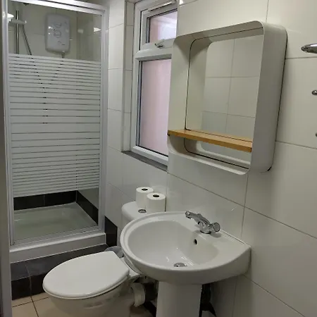 Spacious 5-bedroom, 4-bathroom In Central Zone 1 Apartment