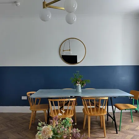 Spacious 5-bedroom, 4-bathroom In Central Zone 1