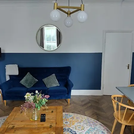 Spacious 5-bedroom, 4-bathroom In Central Zone 1