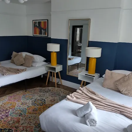Apartment Spacious 5-bedroom, 4-bathroom In Central Zone 1